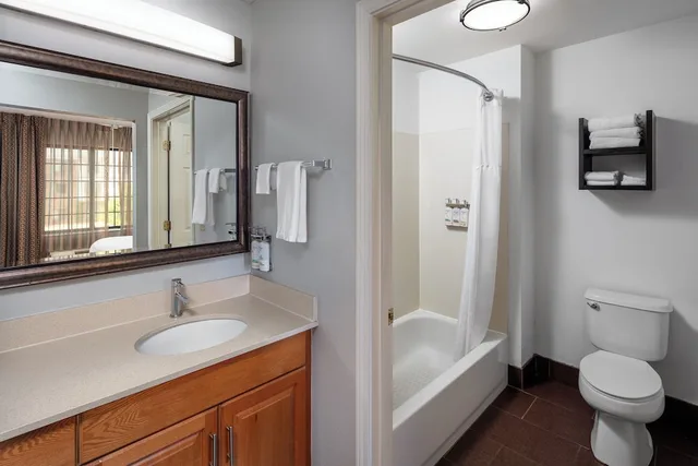 جناح بسرير كينج بغرفة نوم واحدة بمطبخ، Staybridge Suites O Fallon Chesterfield 7/8