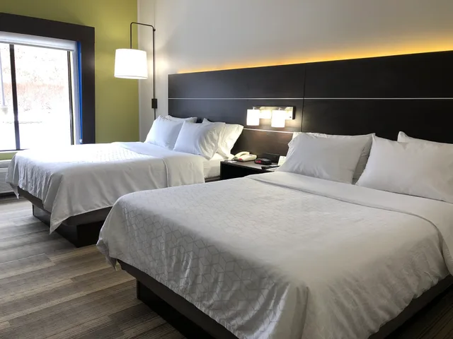 غرفة بسريرين كوين، Holiday Inn Express Hotel & Suites Newton Sparta 1/6