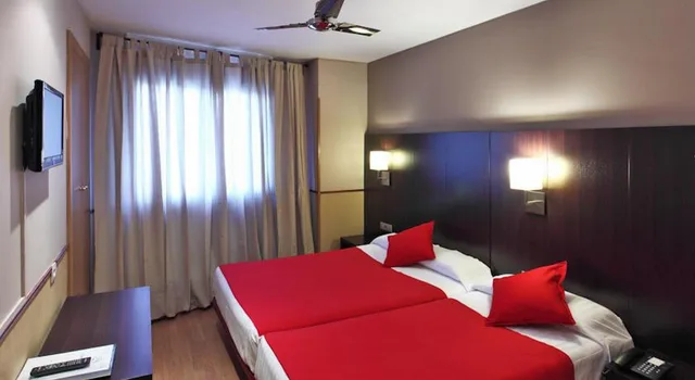 Standard, Double Bed, Yomo Hostal BCN Port 1/2