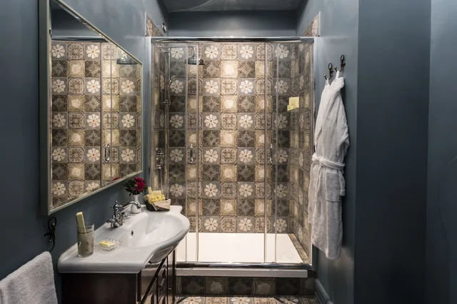 جناح ديلوكس بسرير كوين، Navona Grand Suite 2/2