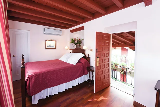 Room, Twin Beds, Jetted Tub, Las Casas De La Juderia Sevilla 5/10