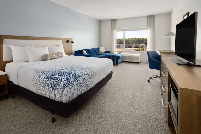 استوديو ديلوكس بسرير كينج، La Quinta Inn & Suites by Wyndham Locust Grove 2/8