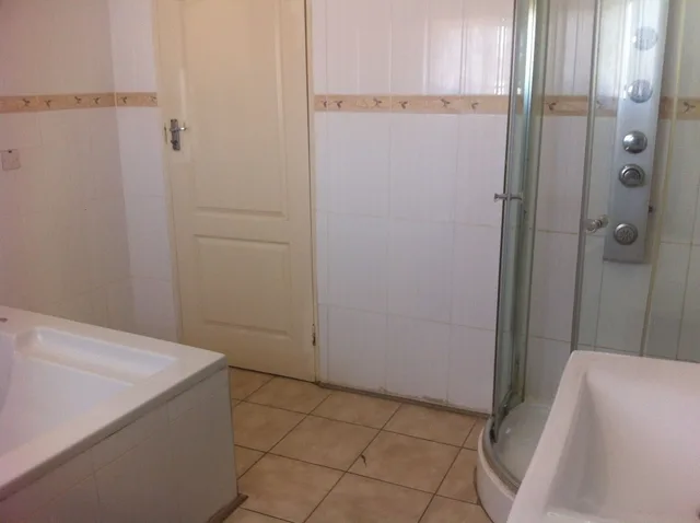 غرفة عائلية بسرير مزدوج وسرير فردي بإطلالة على الحديقة، Upper Room Guest House 4/4