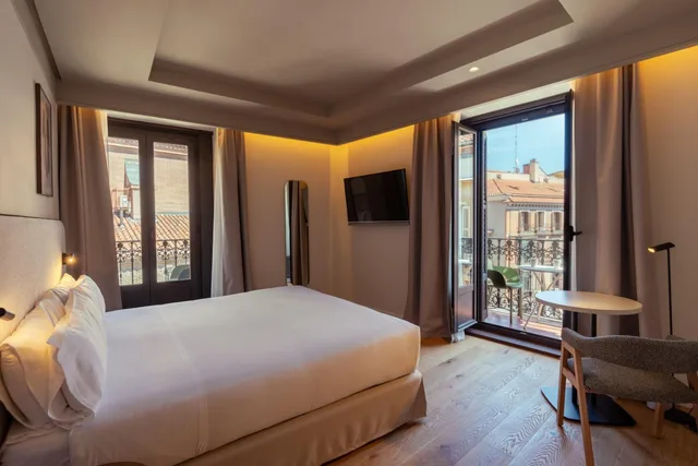 غرفة بسرير كوين بإطلالة، Petit Palace Preciados 3/9