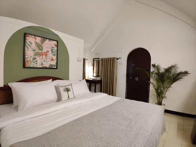 Cabana, Queen Bed, Olive Zip Calangute Mira by Embassy Group 2/3