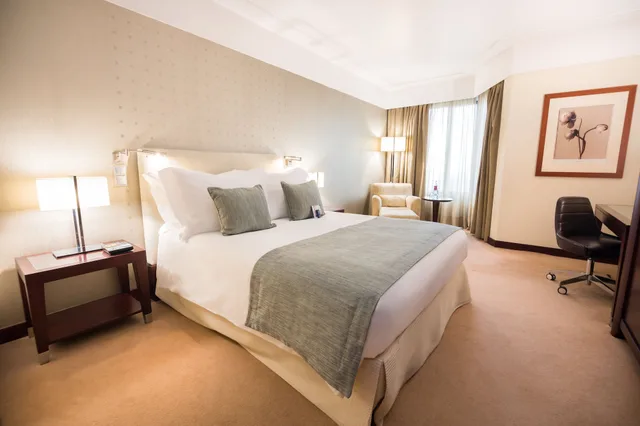 Junior Suite, Studio, King Bed, Sofa، Crowne Plaza Porto 3/10