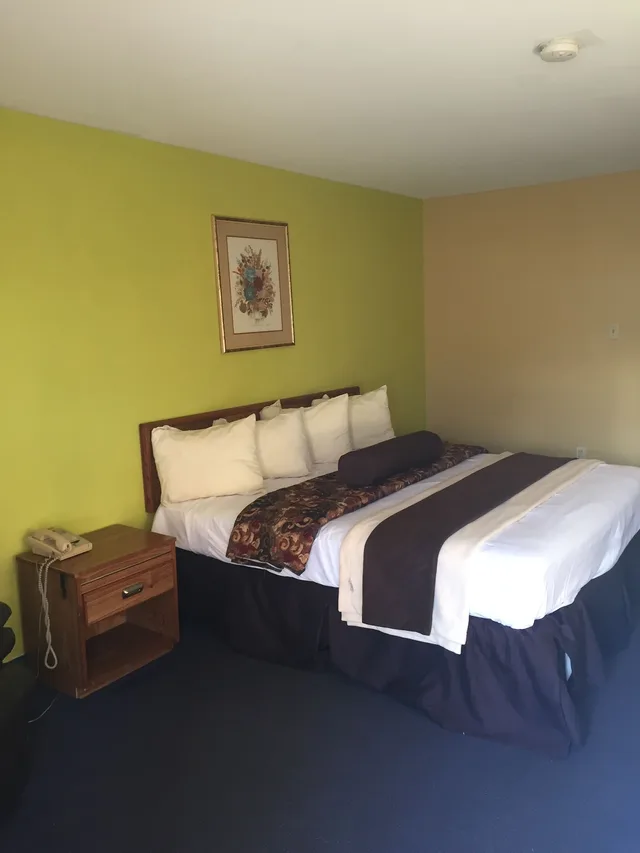 Basic, Queen Bed, Rest Inn Atlantic City / Galloway 1/1