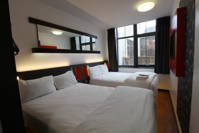غرفة عائلية ثلاثية، easyHotel Newcastle City Centre 1/5
