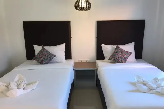 غرفة بسريرين منفصلين بحمام خاص، Non Du Lay Guesthouse 1/5