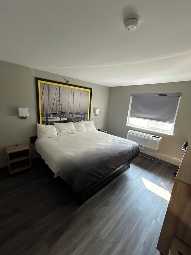 غرفة قياسية بسرير كينج، Super 8 By Wyndham Lewiston Auburn Area 3/10