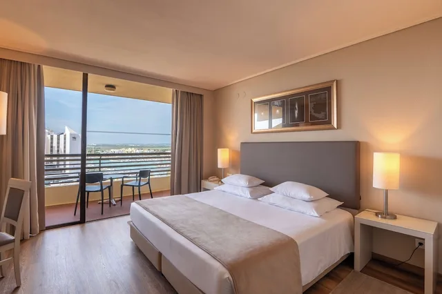 Senior, Suite, Twin Beds, Sea View, Sofa، Vila Gale Ampalius 1/10