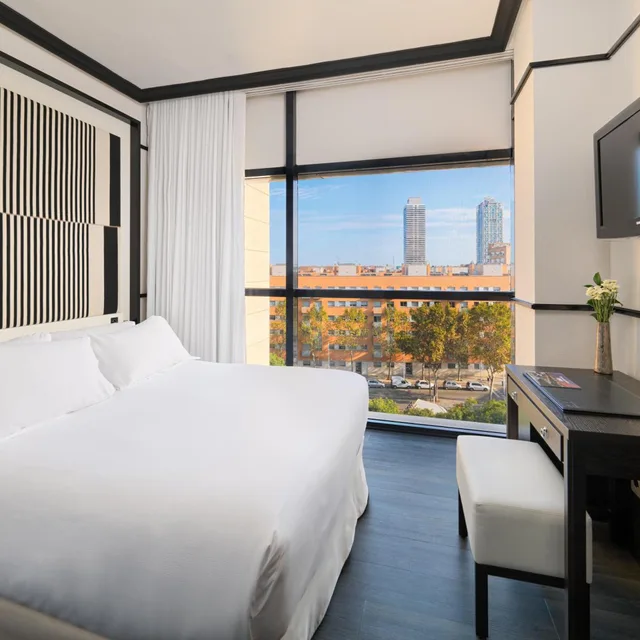 غرفة مفردة بسرير كينج، H10 Marina Barcelona 1/2