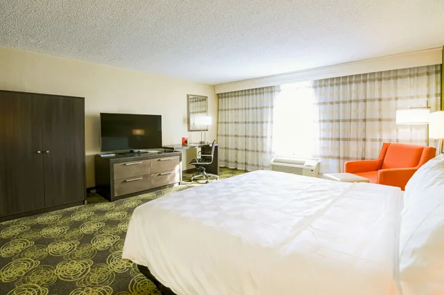 غرفة بسرير كينج، Holiday Inn Charlottesville-Univ Area 4/10