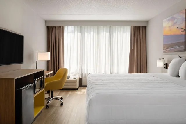 غرفة بسرير كينج، Days Hotel by Wyndham Williamsburg I-64 9/10