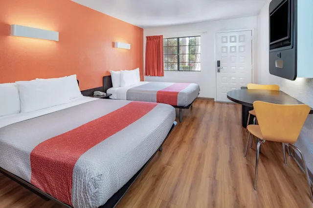غرفة رباعية لذوي الإعاقة، Motel6 Thousand Oaks, CA 2/10