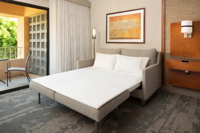 Guest Room, King Bed, Resort View, Sofa، The Westin Rancho Mirage Golf Resort and Spa 3/6