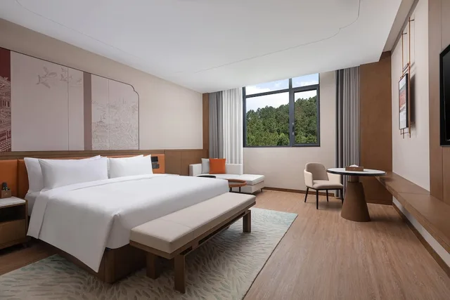 غرفة بسرير كينج بإطلالة على الجبل، La Quinta by Wyndham Suzhou Yangshan 1/1