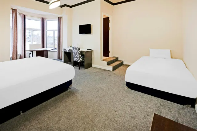 غرفة قياسية ثلاثية، OYO The Baltimore Hotel 2/10