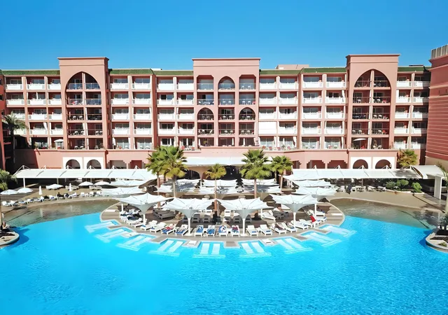 غرفة بريستيج بسرير مزدوج أو سريرين منفصلين بإطلالة على المسبح، Savoy Le Grand Hotel Marrakech 1/1
