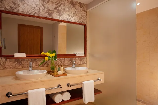 غرفة ديلوكس بسرير كينج بإطلالة على المسبح، Dreams Royal Beach (former Now Larimar) 4/4