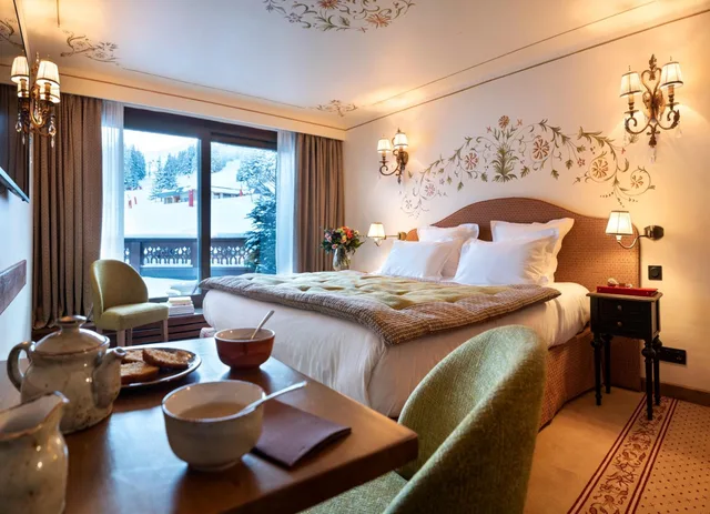 غرفة سوبيريور بسرير مزدوج بشرفة بإطلالة، Hotel de la Loze 1/10