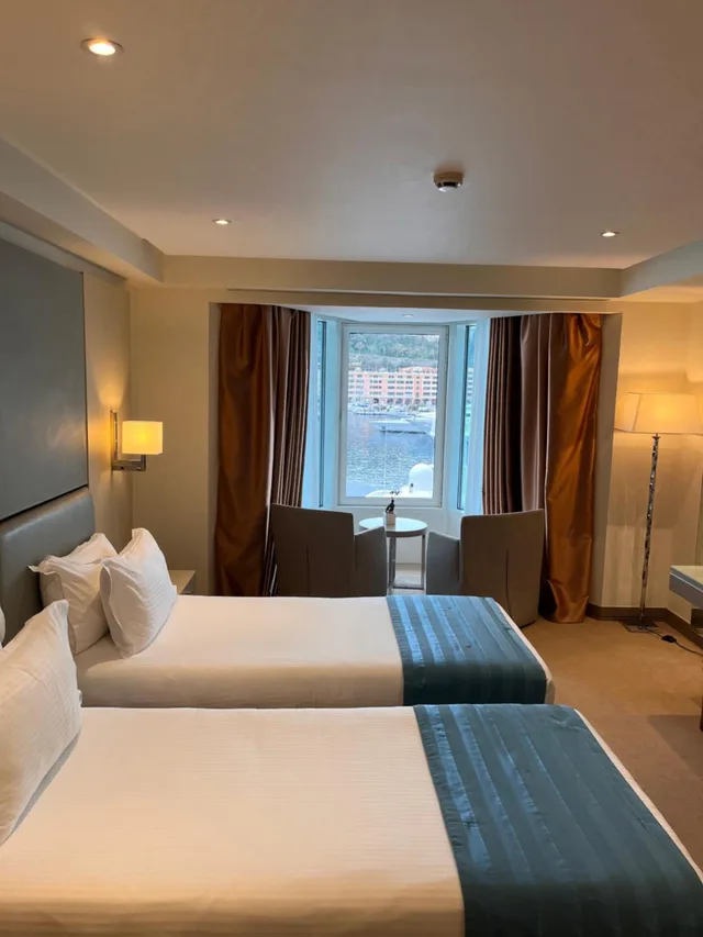 جناح جونيور بإطلالة على المرفأ، Port Palace Hotel 2/10