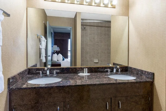 غرفة رباعية بسريرين مزدوجين، Ramada By Wyndham Reno Hotel And Casino 2/2