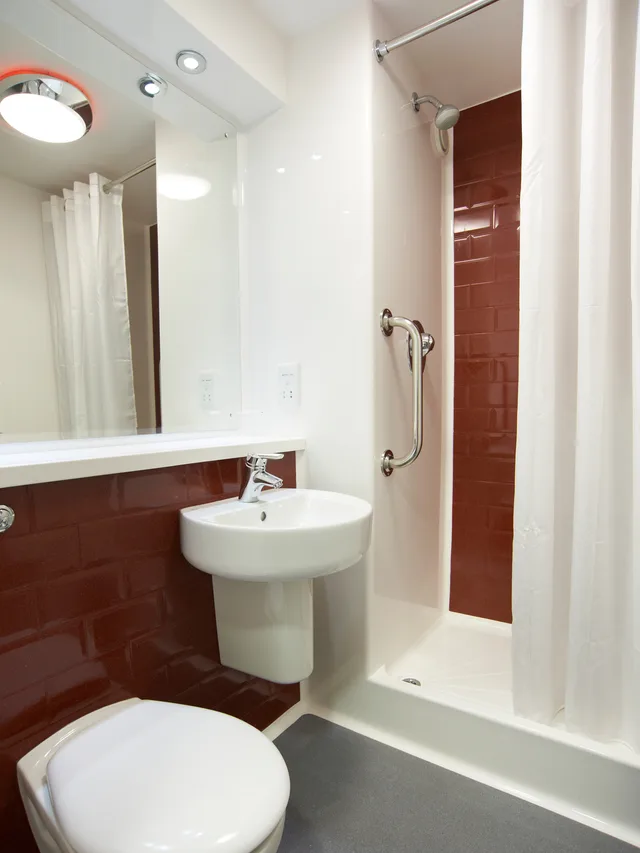 غرفة قياسية بسرير مزدوج، Travelodge London Vauxhall 2/2