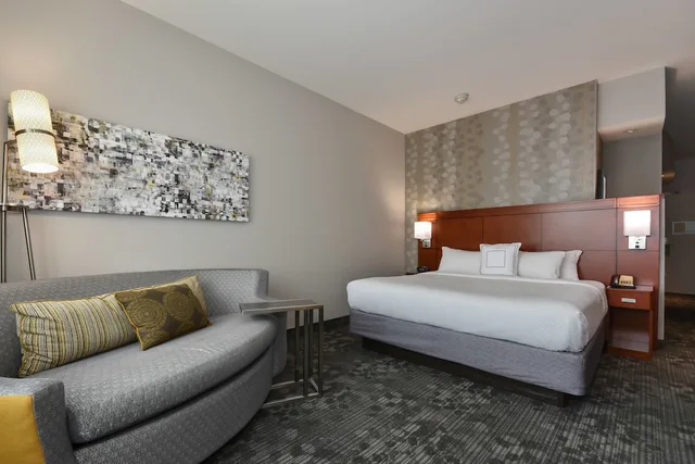 غرفة بسرير كينج، Courtyard Marriott Charlotte Concord 2/7
