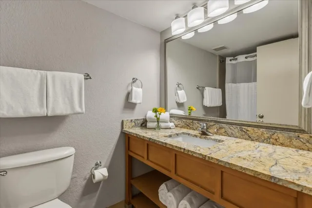 غرفة بسرير كينج بإطلالة على البحر، Nautilus Inn 9/10