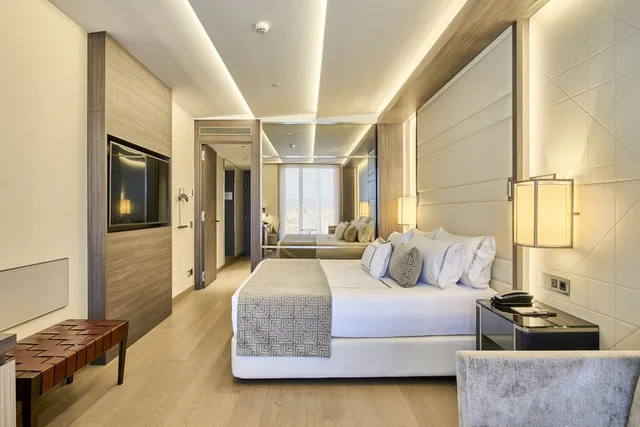 Triple Superior 2ad +1chd، Vp Plaza Espana Design 4/10
