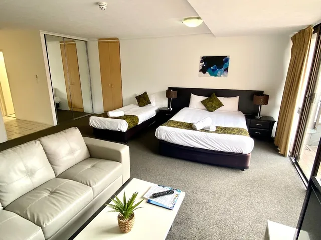 استوديو عائلي بسرير كوين وسرير فردي، Astor Apartments 1/2