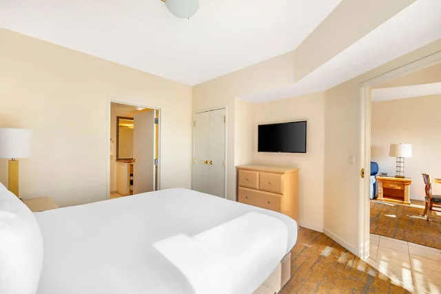 1 Bedroom, Deluxe, Suite, King Bed, Sofa, Hilton Vacation Club Polo Towers Las Vegas 1/3
