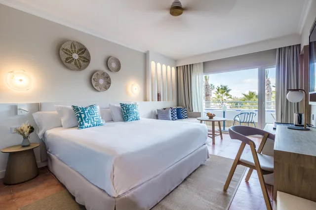 غرفة سوبيريور ديلوكس بسرير مزدوج أو سريرين منفصلين، METT Hotel & Beach Resort Marbella Estepona 1/3