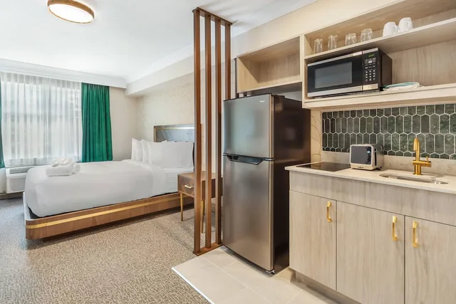 Upgrade, Efficiency, Queen Bed، Velora Hinton, an Ascend Hotel Collection 3/4