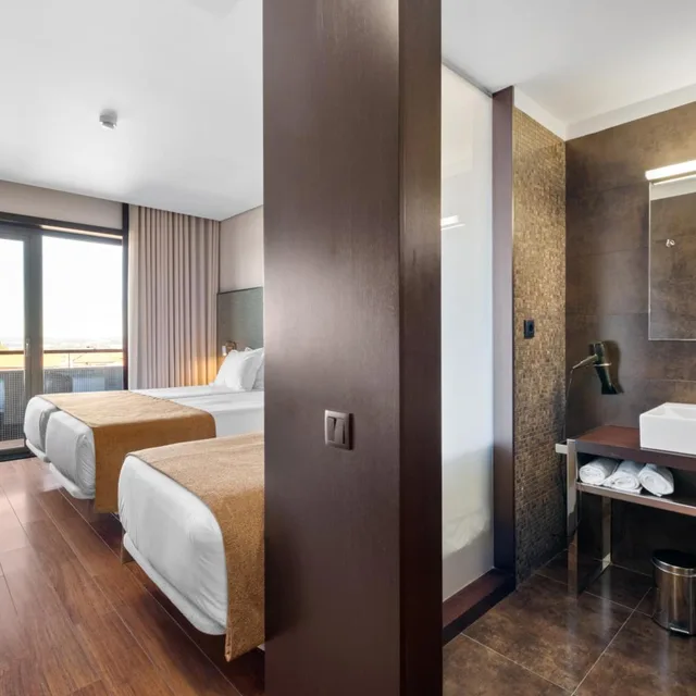 غرفة ثلاثية بشرفة، Axis Porto Business & Spa Hotel 8/10