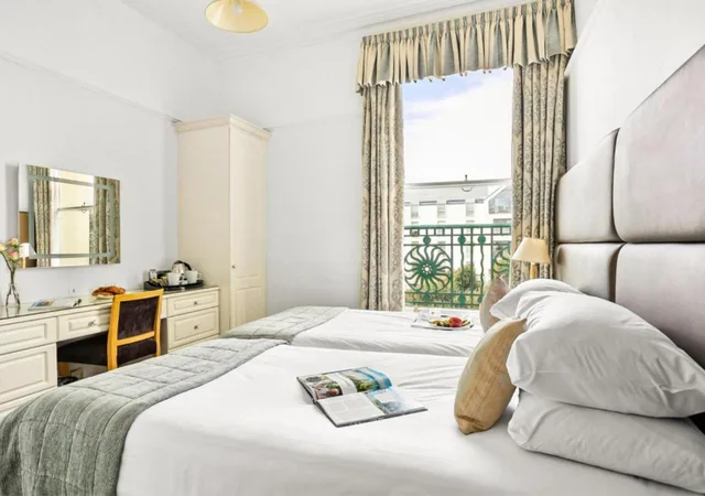 Room, Double or Twin Bed, The Falmouth 1/2