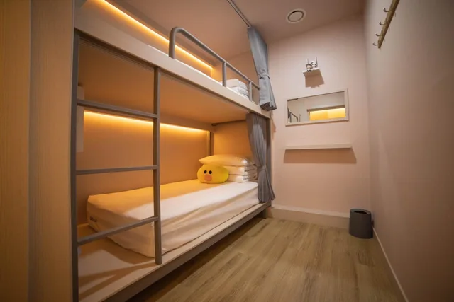 سكن مشترك بسريرين للنساء، Calistar Hotel 7/10