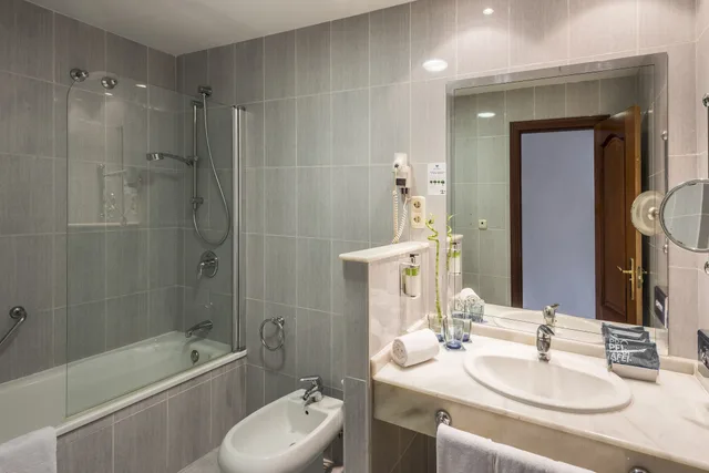 غرفة ثلاثية بثلاثة أسرّة، Hotel Melilla Puerto, Affiliated by Melia 7/9