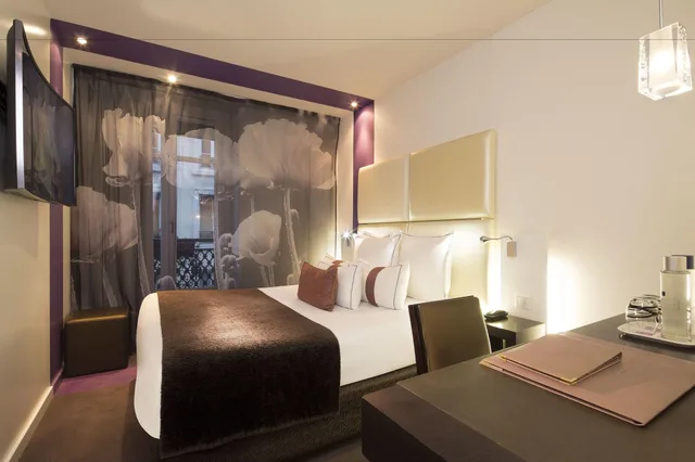 Connecting, Family, Grand Hotel Saint Michel 3/3