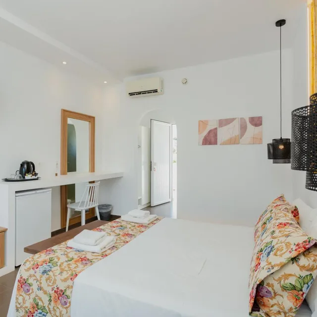 غرفة بسريرين منفصلين بإطلالة على البحر، Belmare Hotel 3/5
