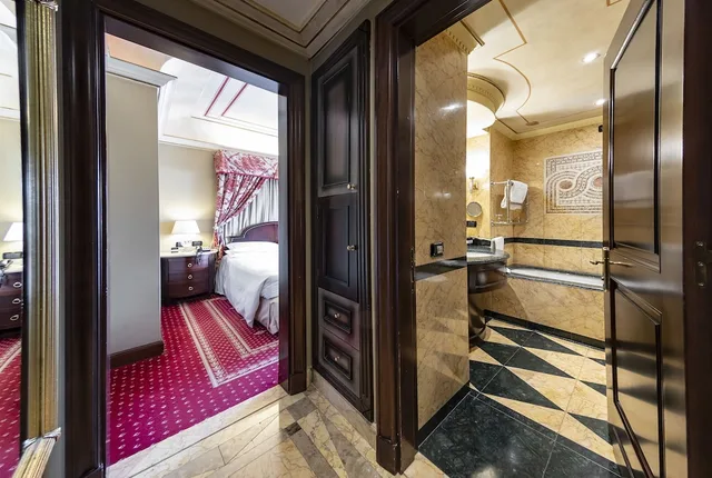 جناح جونيور بسرير كوين مع أريكة، River Chateau Hotel 5/6