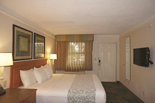 Room, King Bed, Accessible, La Quinta Inn Pensacola 5/9