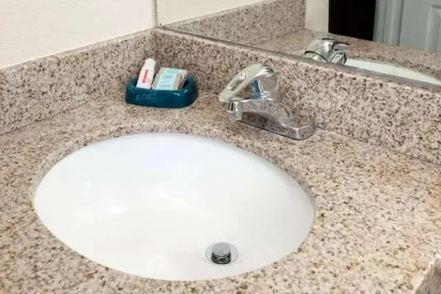 Room, King Bed, Om Park Inn and Suites El Cajon near San Diego 10/10