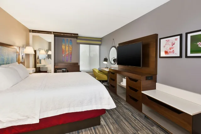 Room, King Bed, Accessible, Hampton Inn Traverse City 5/10