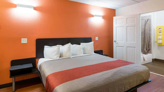 غرفة قياسية بسرير كينج للمدخنين، Motel6 Richmond, VA - Midlothian Turnpike 8/10