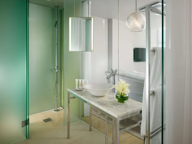 غرفة قياسية، Sanderson London 2/2