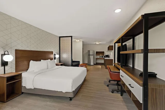 1 Bedroom, Suite, King Bed, Kitchen, Accessible, Everhome Suites Temecula 3/9