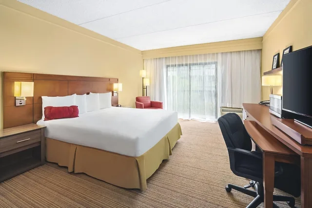 غرفة ديلوكس بسرير كينج، Super 8 by Wyndham Dallas Love Field Airport 2/2