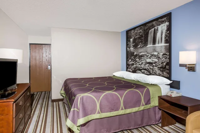 غرفة قياسية بسرير كوين لذوي الإعاقة، Super 8 by Wyndham Jonesboro AR 4/7